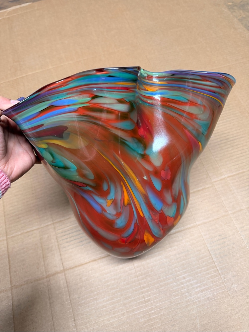 Huge 15” signed The Glass Hive Oregon Hand Blown Ruffled Ribbon Art Glass Bowl - Picture 6 of 16